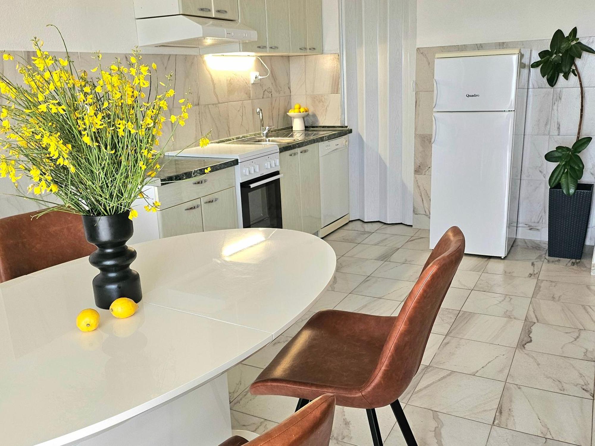 Apartment Wish Подстрана Экстерьер фото